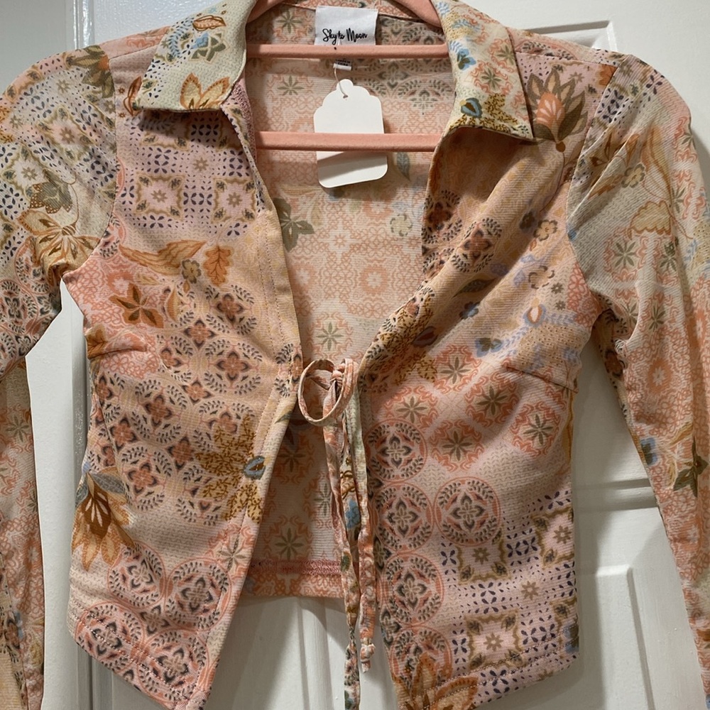 NWT.  Sky to Moon, juniors size small, crop blouse.